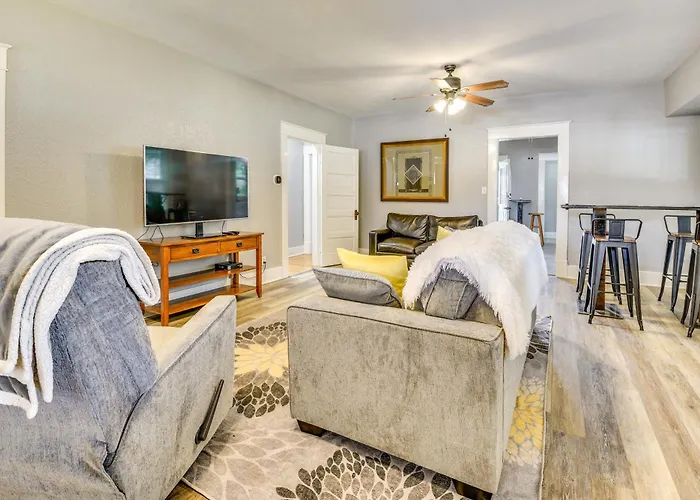 Cozy Near Southern Illinois Attractions!
